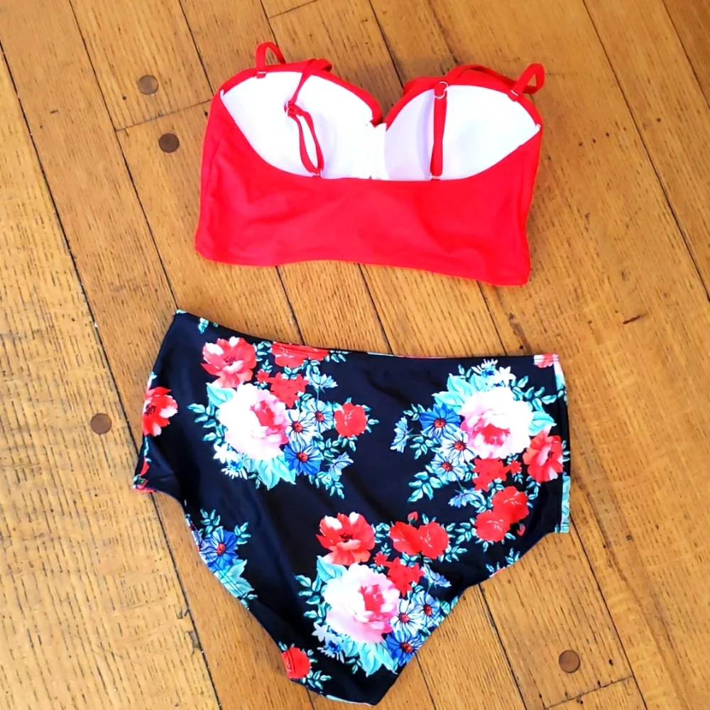 Bikini - Picture 2 of 2